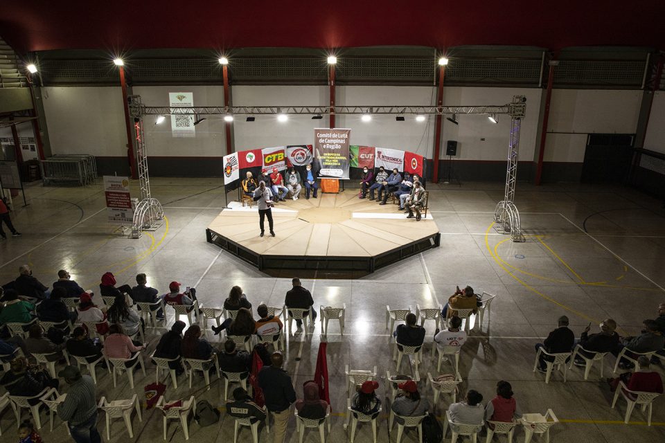 Ato de lançamento reuniu centenas de pessoas na sede do Sindipetro-SP (Foto: Guilherme Weimann)