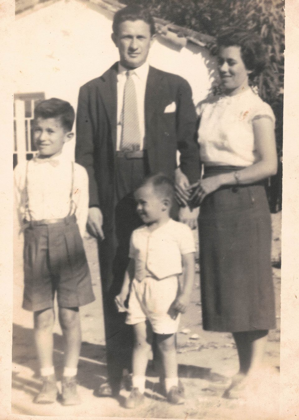 Wagner (na direita) com seus pais e irmão, todos já falecidos