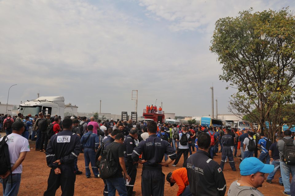 Em meio à dor e indignação, colegas de profissão exigiram justiça e mudanças urgentes, para que mais vidas não sejam ceifadas no Sistema Petrobrás. (Foto: Vítor Peruch)