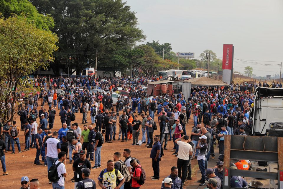 Em meio à dor e indignação, colegas de profissão exigiram justiça e mudanças urgentes, para que mais vidas não sejam ceifadas no Sistema Petrobrás. (Foto: Vítor Peruch)