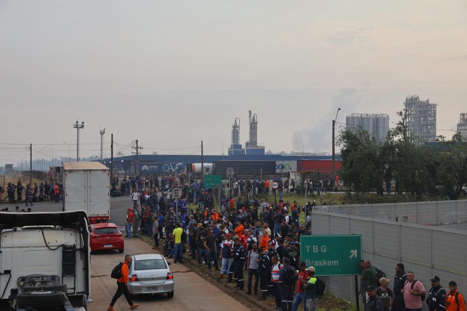 Em meio à dor e indignação, colegas de profissão exigiram justiça e mudanças urgentes, para que mais vidas não sejam ceifadas no Sistema Petrobrás. (Foto: Vítor Peruch)