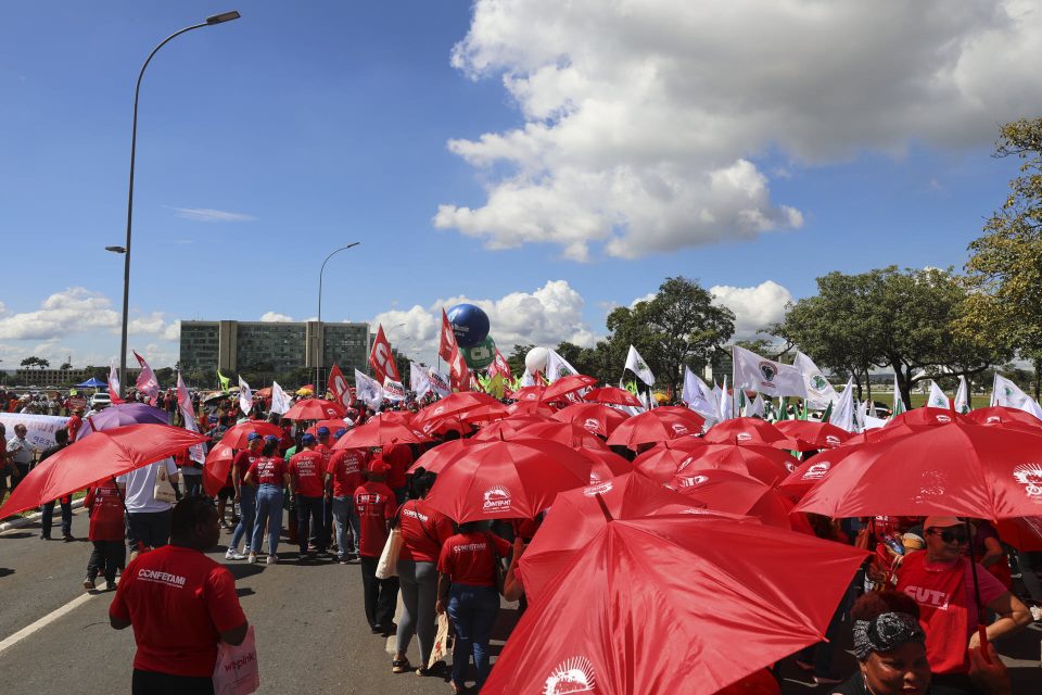 Categorias de todo o Brasil encheram as ruas de Brasília em luta por direitos (Fotos: Vítor Peruch/ Sindipetro Unificado)