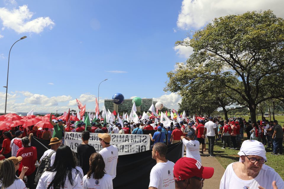 Categorias de todo o Brasil encheram as ruas de Brasília em luta por direitos (Fotos: Vítor Peruch/ Sindipetro Unificado)