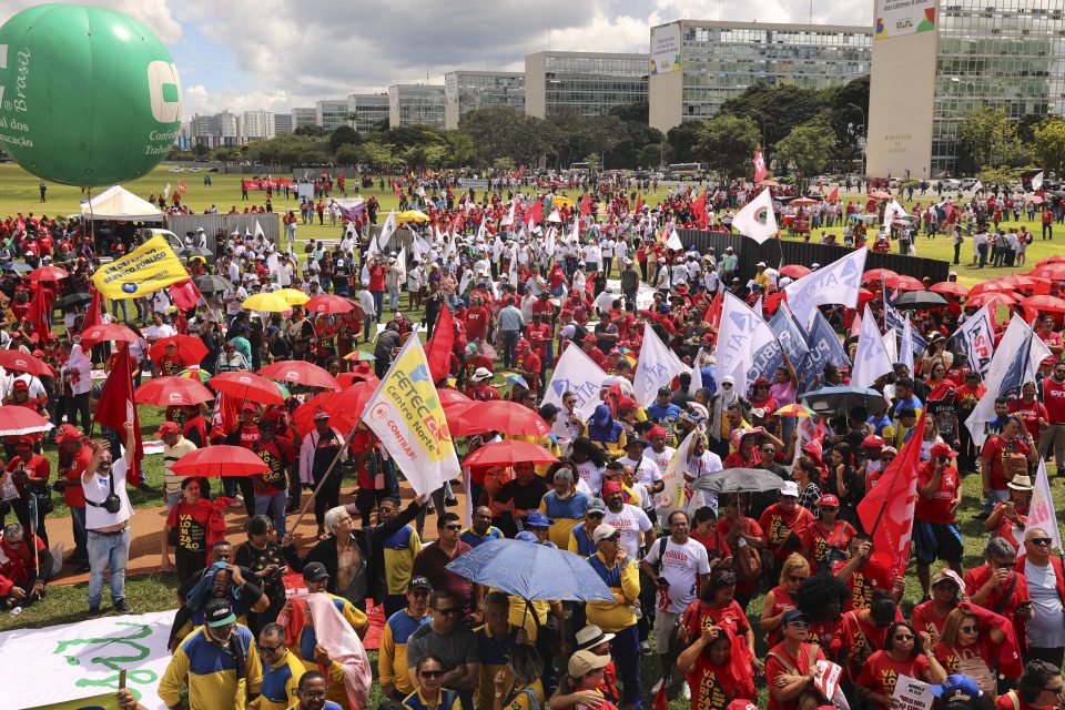 Categorias de todo o Brasil encheram as ruas de Brasília em luta por direitos (Fotos: Vítor Peruch/ Sindipetro Unificado)