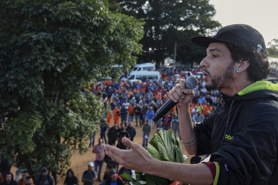 Representantes sindicais e estudantis tiveram ampla participação no ato desta segunda-feira (Foto: Marcelo Aguilar)