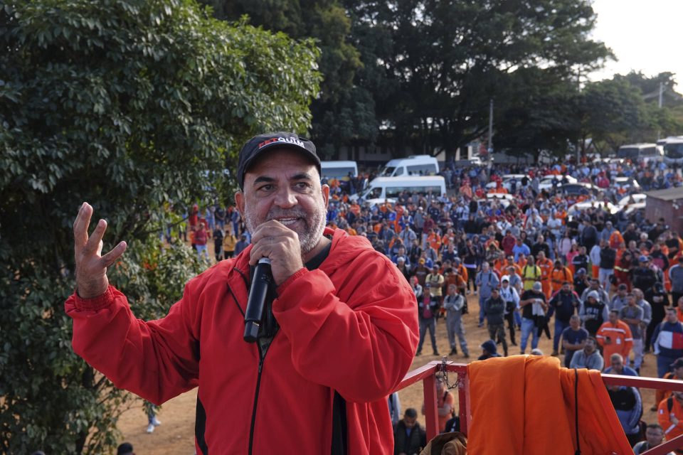 Representantes sindicais e estudantis tiveram ampla participação no ato desta segunda-feira (Foto: Marcelo Aguilar)