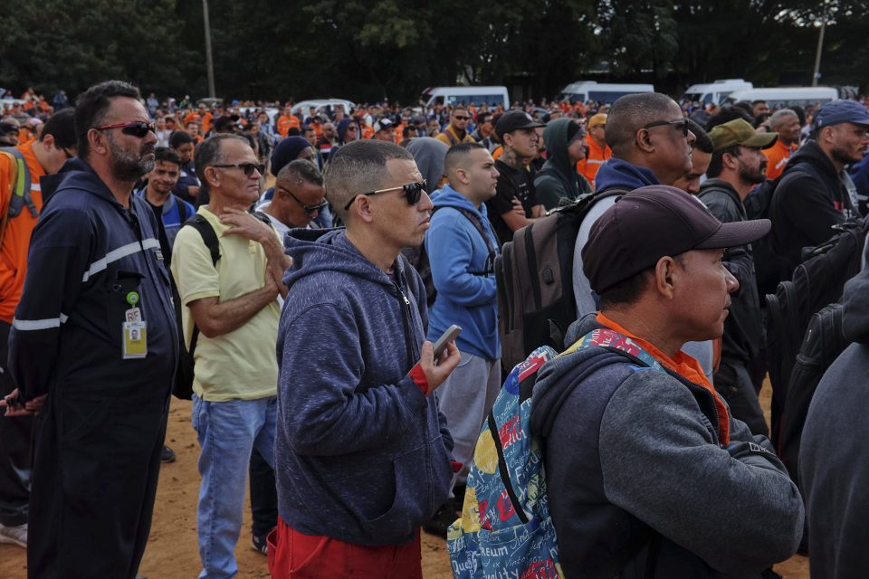 Trabalhadores e trabalhadoras compareceram em massa ao ato em memória do companheiro falecido (Foto: Marcelo Aguilar)