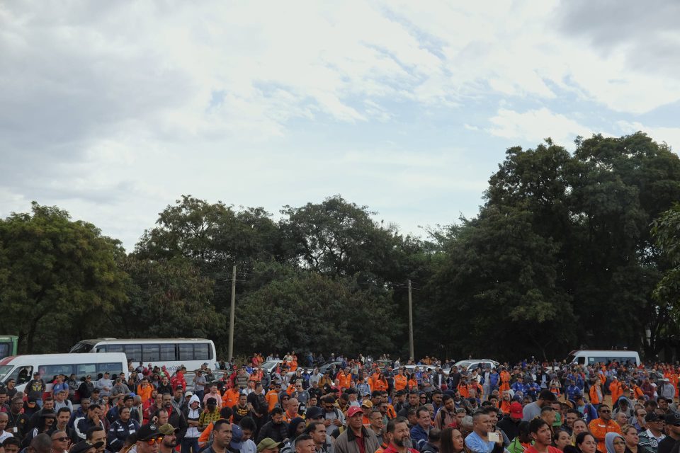 Trabalhadores e trabalhadoras compareceram em massa ao ato em memória do companheiro falecido (Foto: Marcelo Aguilar)