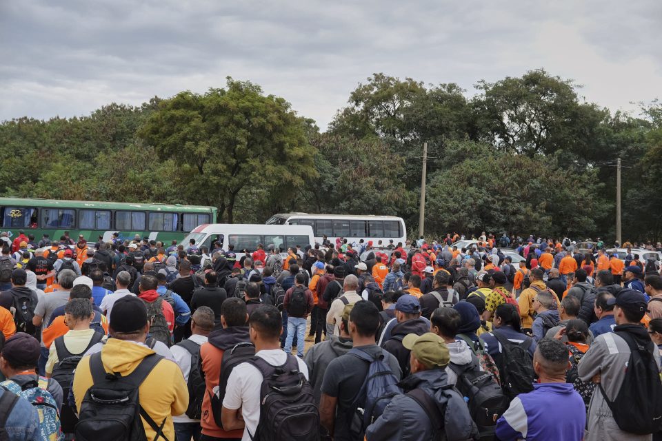Trabalhadores e trabalhadoras compareceram em massa ao ato em memória do companheiro falecido (Foto: Marcelo Aguilar)