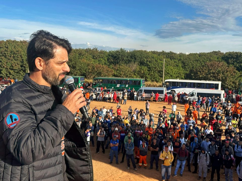Representantes sindicais e estudantis tiveram ampla participação no ato desta segunda-feira (Foto: Marcelo Aguilar)