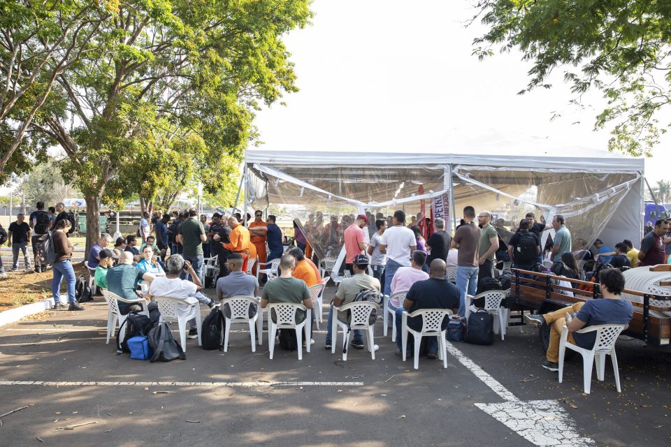 Trabalhadores comemoram 72 da Petrobrás em luta (Foto: Guilherme Weimann)