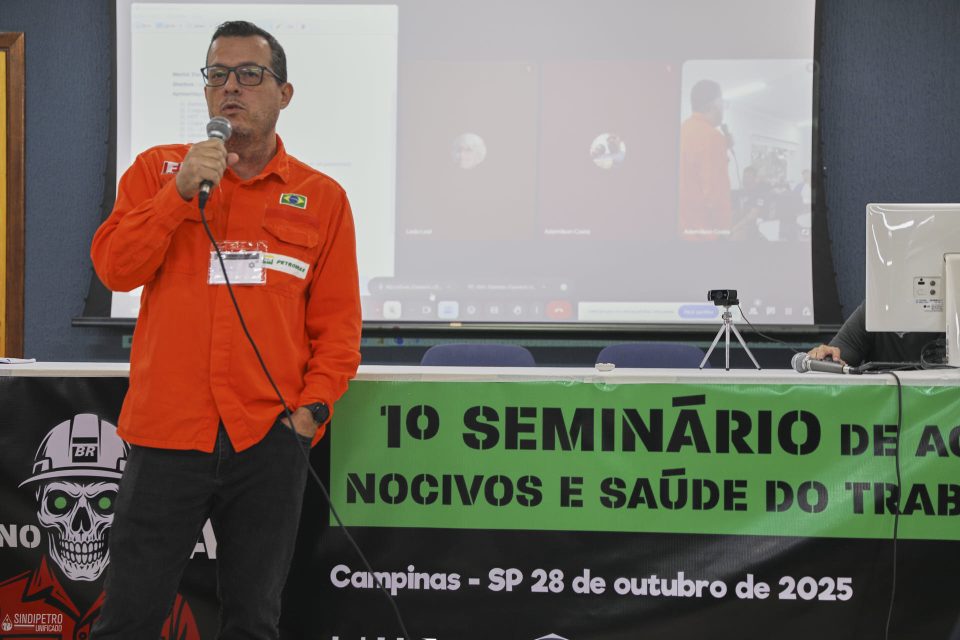 Participantes do seminário do Sindipetro Unificado discutem exposição a agentes nocivos e condições de trabalho na Replan (Foto: Vítor Peruch/Sindipetro Unificado)