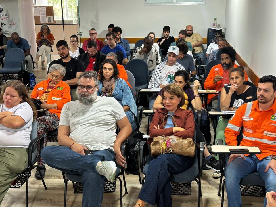 Seminário é organizado pela Plataforma Operária e Camponesa da Energia (Foto: Marcelo Aguilar)