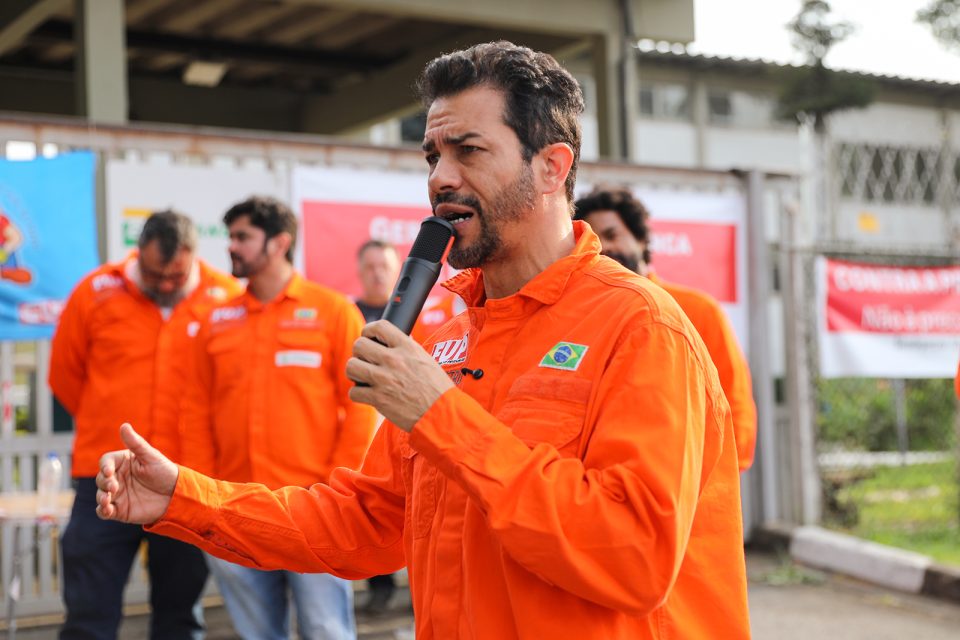O diretor Steve Austin