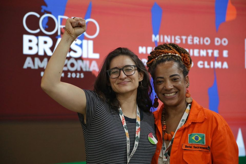 Participantes do painel da FUP na COP30 debatem caminhos para uma transição energética justa, soberana e popular, com foco em trabalhadores e participação social (Foto: Marcelo Aguilar)