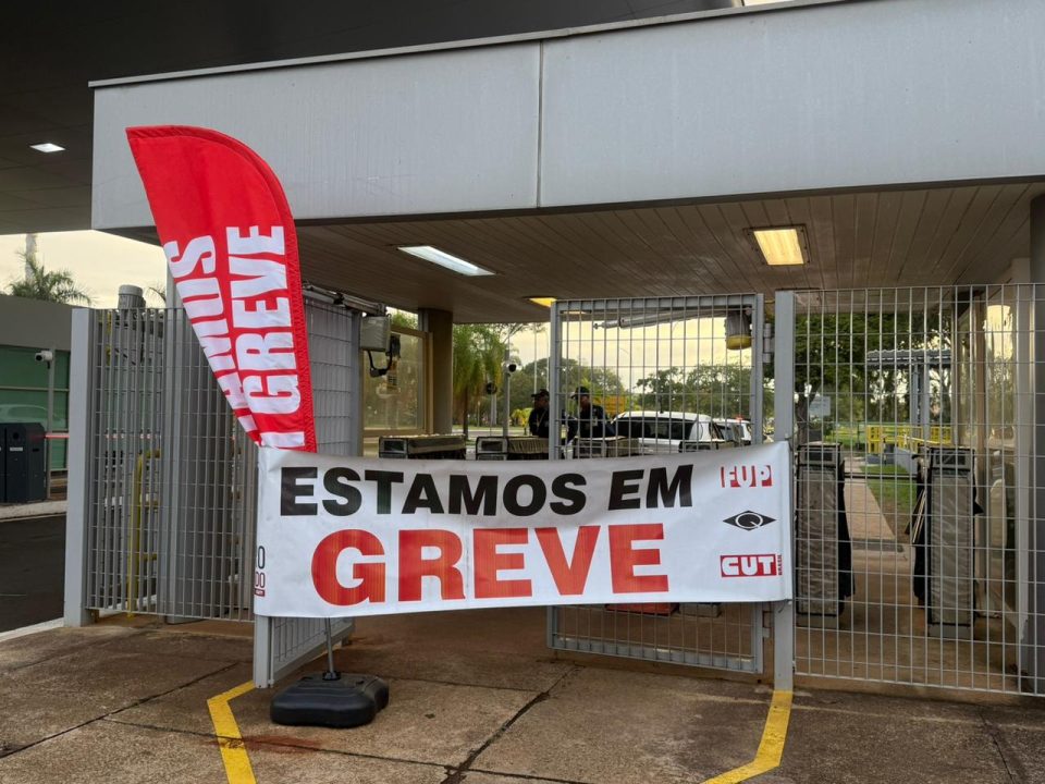 Petroleiros durante a greve na Replan. Foto: Guilherme Weimann/Sindipetro Unificado.