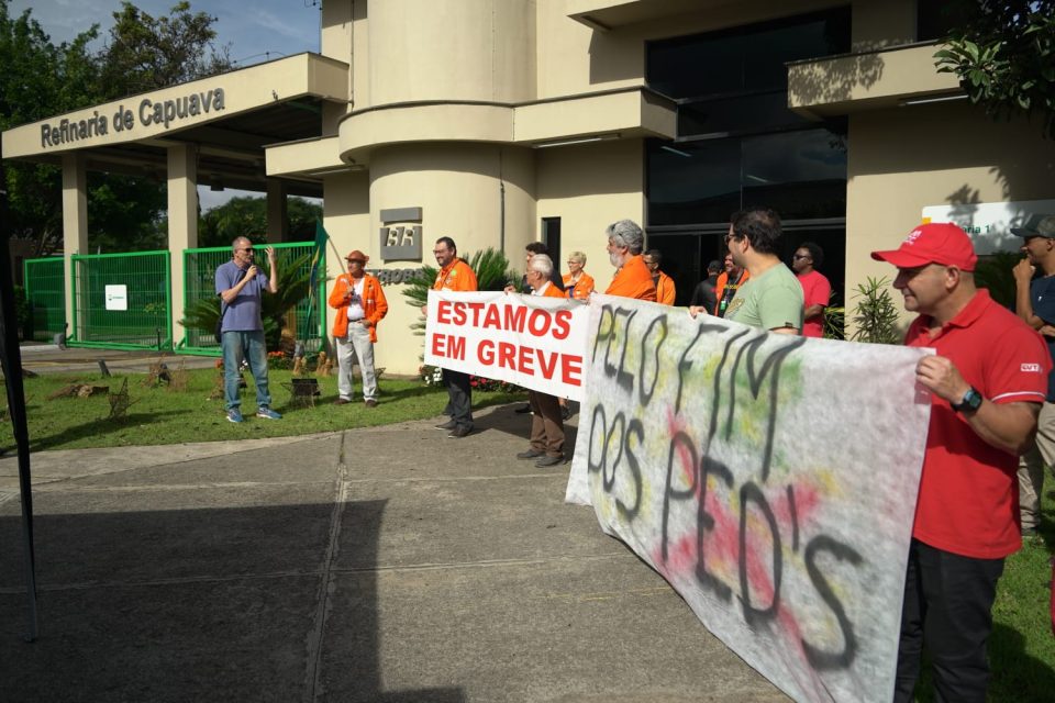 Petroleiros durante a greve na Recap. Foto: Vinicius Denadai/Sindipetro Unificado.