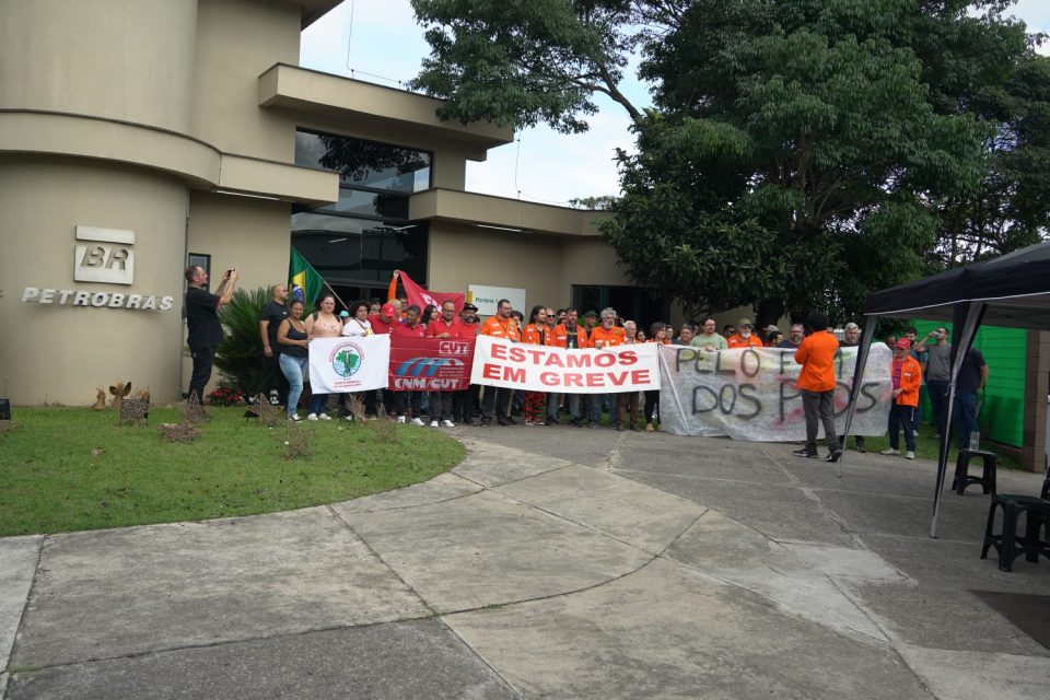 Petroleiros durante a greve na Recap. Foto: Vinicius Denadai/Sindipetro Unificado.