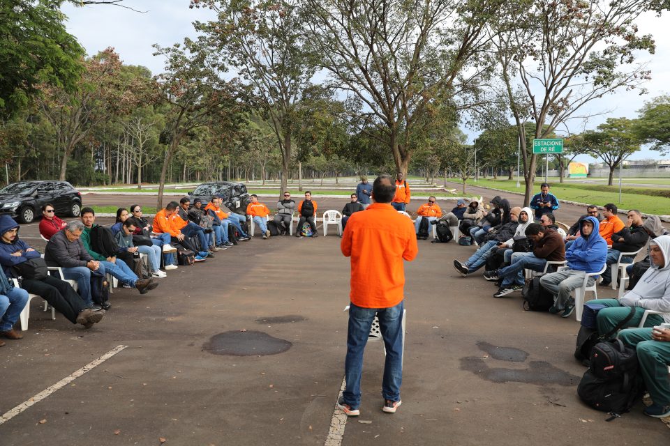 Trabalhadores participaram ativamente do debate sobre os rumos da mobilização da categoria e os desafios colocados para o próximo período (Foto: Vítor Peruch)