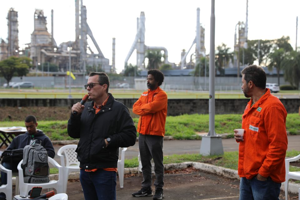 Trabalhadores participaram ativamente do debate sobre os rumos da mobilização da categoria e os desafios colocados para o próximo período (Foto: Vítor Peruch)