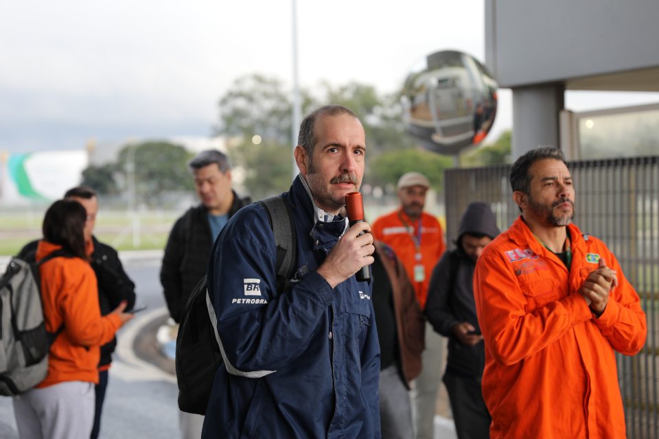 Trabalhadores participaram ativamente do debate sobre os rumos da mobilização da categoria e os desafios colocados para o próximo período (Foto: Vítor Peruch)