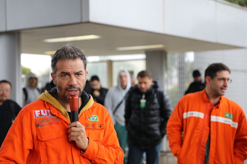 Trabalhadores participaram ativamente do debate sobre os rumos da mobilização da categoria e os desafios colocados para o próximo período (Foto: Vítor Peruch)