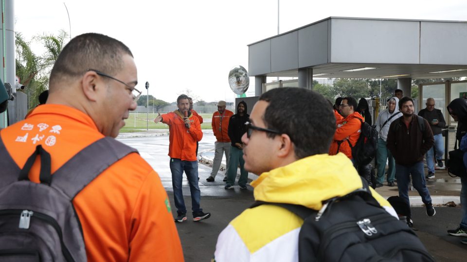 Trabalhadores participaram ativamente do debate sobre os rumos da mobilização da categoria e os desafios colocados para o próximo período (Foto: Vítor Peruch)