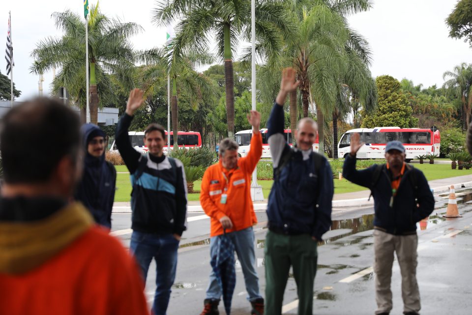 Trabalhadores participaram ativamente do debate sobre os rumos da mobilização da categoria e os desafios colocados para o próximo período (Foto: Vítor Peruch)