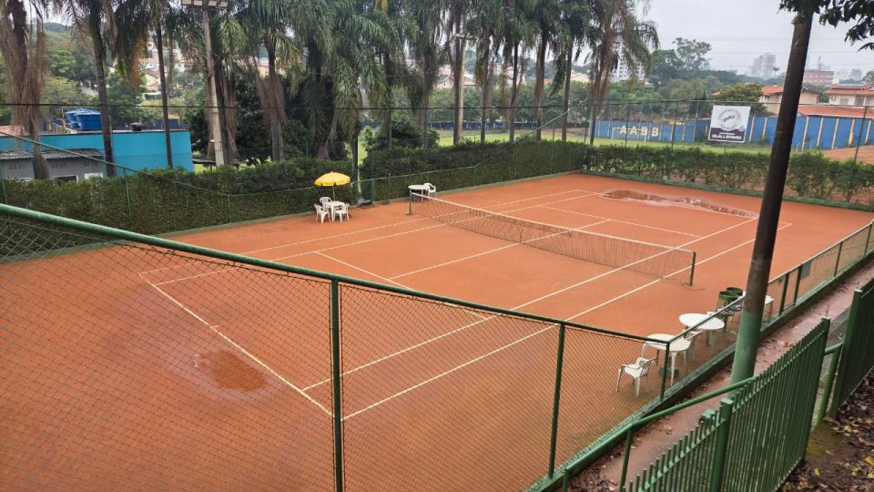 Piscinas, academia, quadras de tênis e beach tennis, campo de futebol, ginásio poliesportivo, restaurante e áreas de convivência fazem parte da estrutura da AABB Campinas | Foto: Divulgação/AABB Campinas