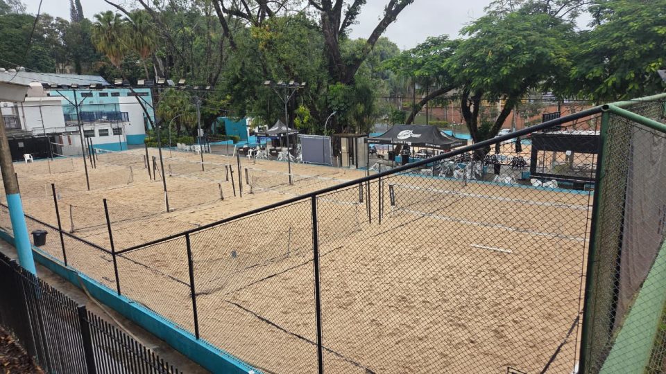 Piscinas, academia, quadras de tênis e beach tennis, campo de futebol, ginásio poliesportivo, restaurante e áreas de convivência fazem parte da estrutura da AABB Campinas | Foto: Divulgação/AABB Campinas