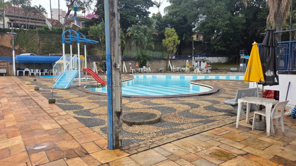 Piscinas, academia, quadras de tênis e beach tennis, campo de futebol, ginásio poliesportivo, restaurante e áreas de convivência fazem parte da estrutura da AABB Campinas | Foto: Divulgação/AABB Campinas