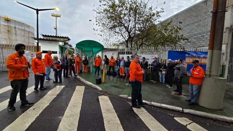 Mobilizações reúnem trabalhadores da ativa e aposentados em diferentes unidades, com atividades ao longo da semana e participação em bases operacionais e administrativas (Foto: Sindipetro Unificado)