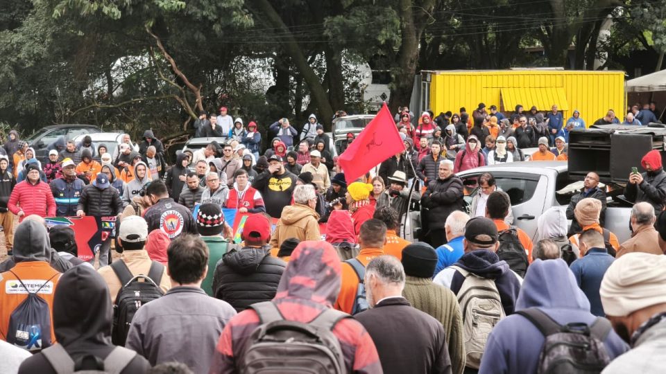 Ao manifestar apoio à greve, Cibele Vieira reforçou a importância da organização coletiva: "A reivindicação é justa e legítima. Juntos somos mais fortes. E se isso continuar, voltaremos quantas vezes forem necessárias" (Foto: Sindipetro Unificado)