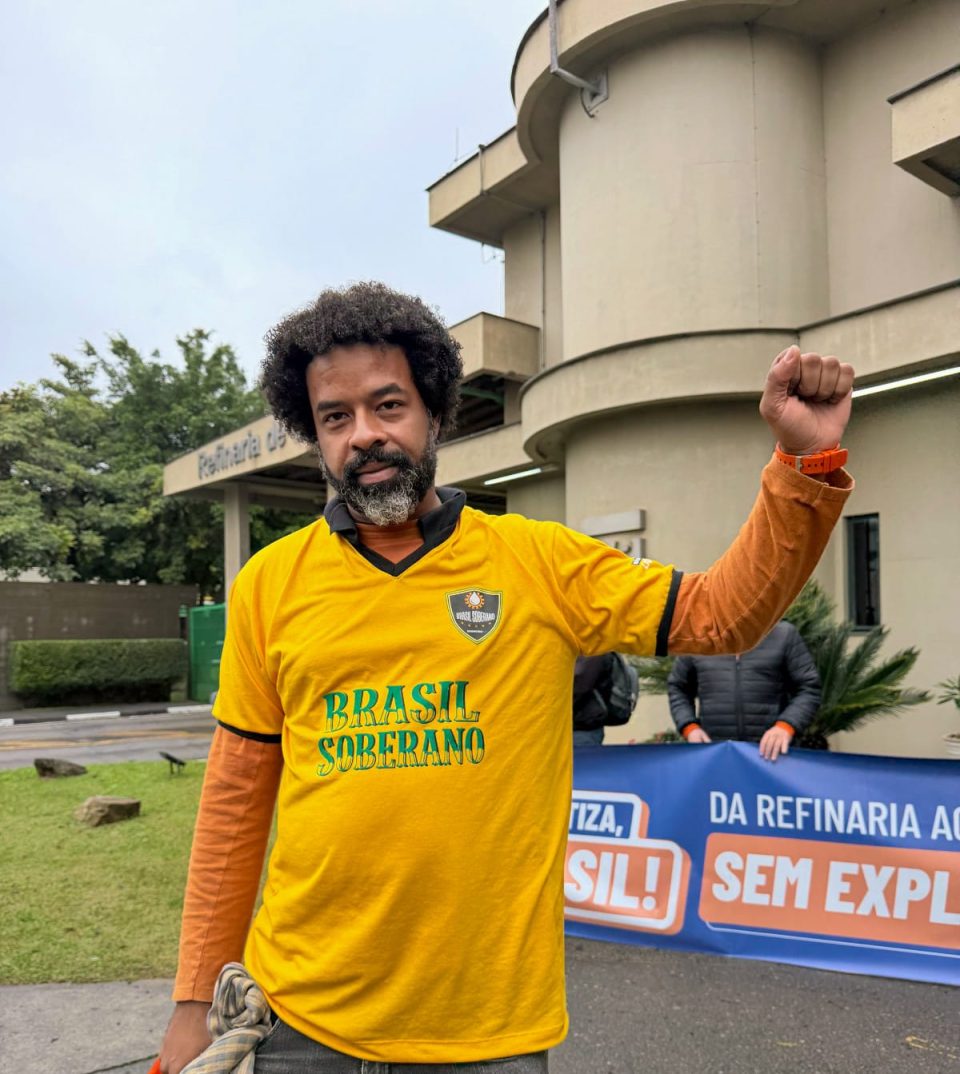 Petroleiros participaram, nesta sexta-feira, do encerramento da semana nacional de mobilizações na Refinaria de Capuava (Recap), em Mauá, em defesa do cumprimento dos acordos firmados com a Petrobrás e da retomada das negociações (Foto: Vítor Peruch/Sindipetro Unificado)