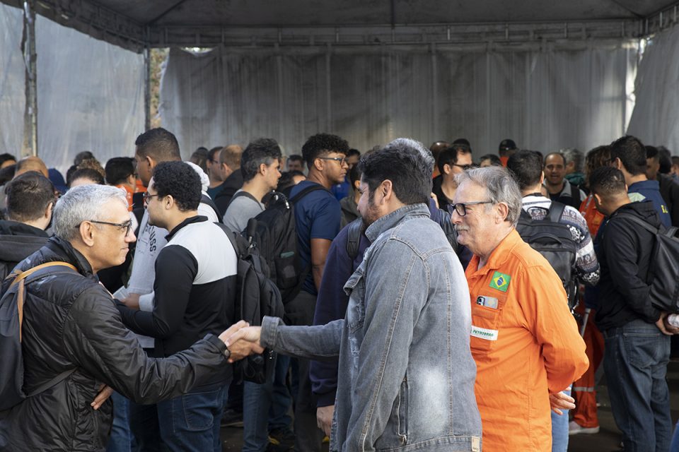 Ato dos trabalhadores próprios da Petrobrás em solidariedade aos grevistas da Ergo, empresa responsável pela Saúde da Replan (Foto: Guilherme Weimann)