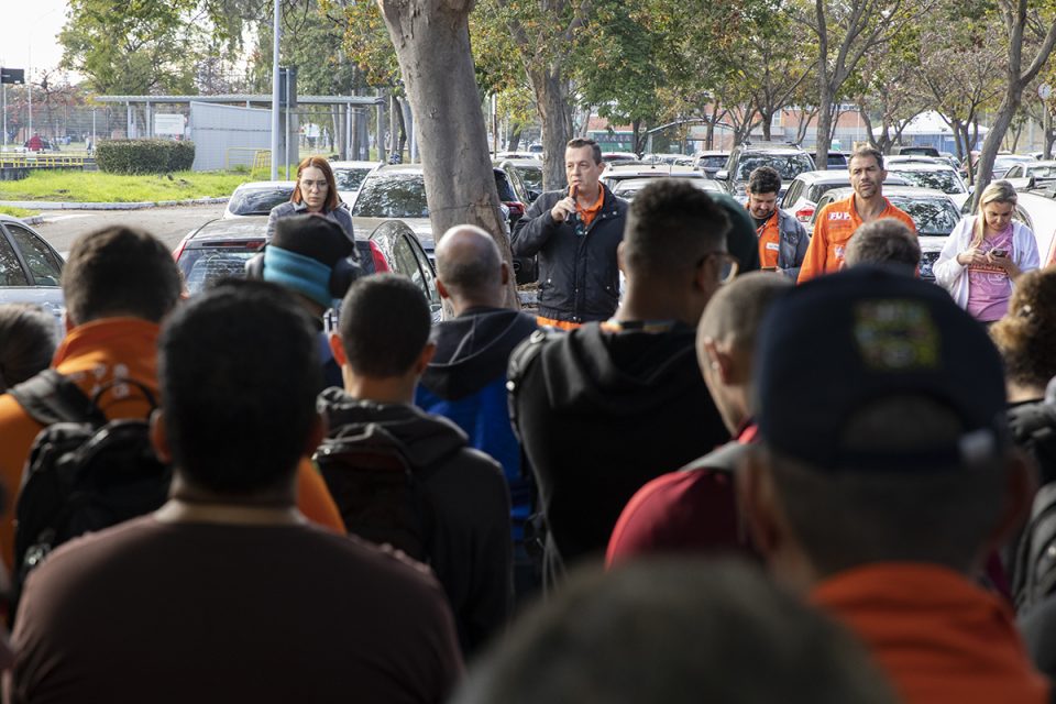 Ato dos trabalhadores próprios da Petrobrás em solidariedade aos grevistas da Ergo, empresa responsável pela Saúde da Replan (Foto: Guilherme Weimann)