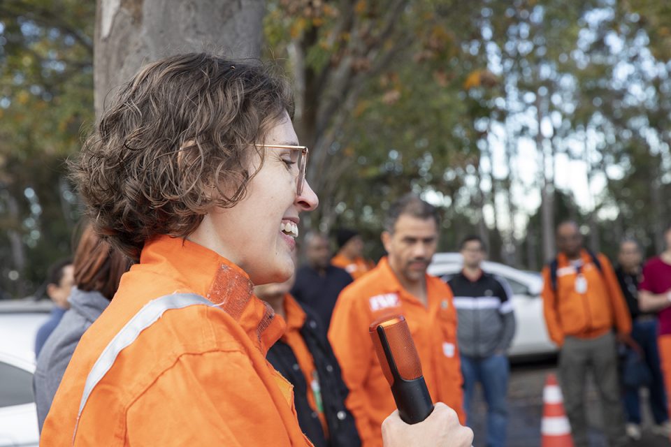 Ato dos trabalhadores próprios da Petrobrás em solidariedade aos grevistas da Ergo, empresa responsável pela Saúde da Replan (Foto: Guilherme Weimann)
